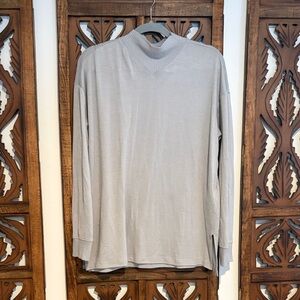 Abercrombie & Fitch Light Gray Soft AF Long Sleeve